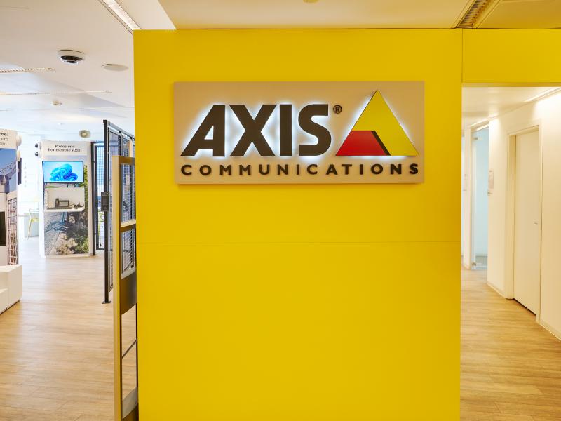 milan Axis experiance center yellow wall