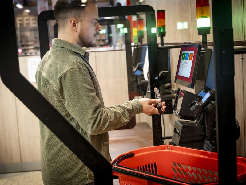 Self check-out grocery store