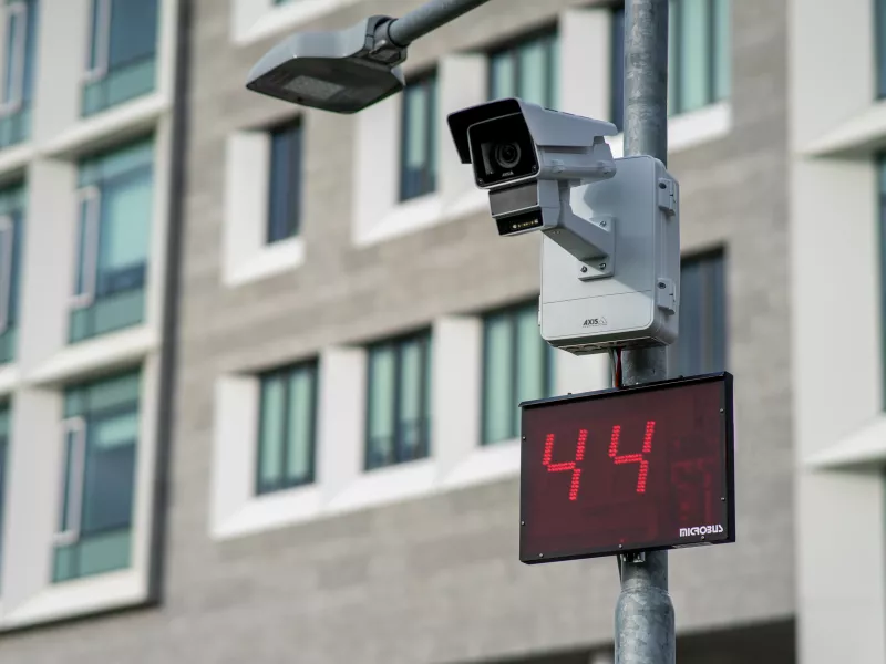 AXIS Radar Integration for Microbus, camera and speed sign mounted on a pole in an outdoor environment