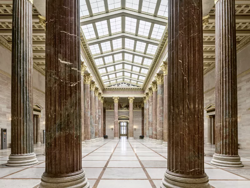 Parlament Österreich innen Säulenhalle