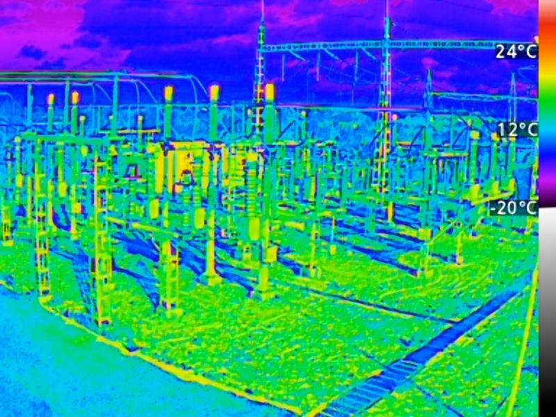 Q1961 thermometric view of electrical substation equipment