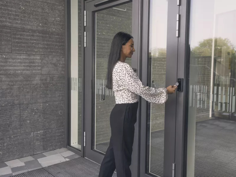 AXIS A4020-E woman using AXIS TA4702 Key Fob