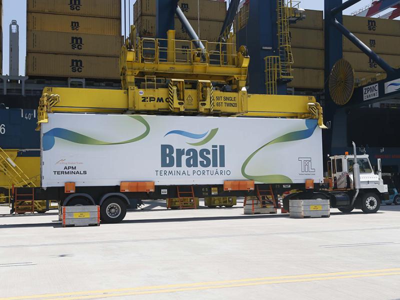 Brasil cargo container at port
