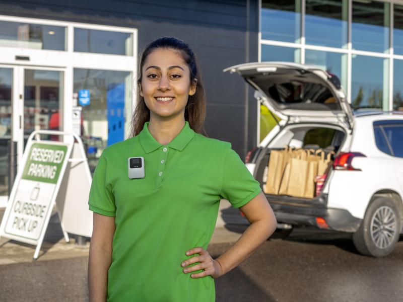 curbside delivery store assistant