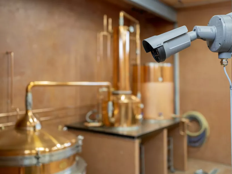 AXIS Q1961-XTE Explosion-Protected Thermal Camera viewed in an industrial manufacturing environment