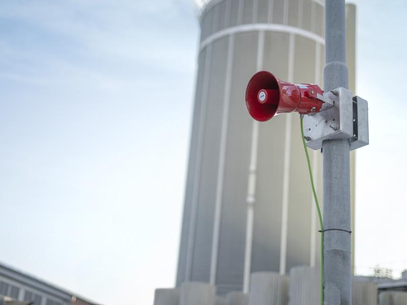 Explosion-protected network horn speaker in an industrial environment