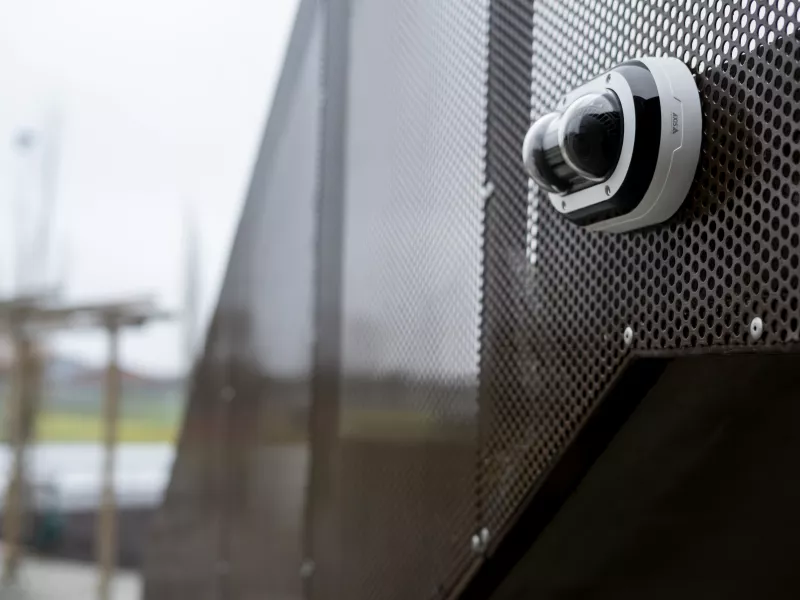 AXIS Dual sensor  multidirectional camera on staircase