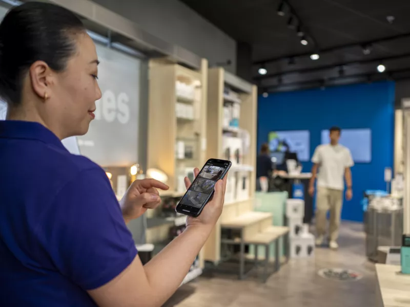 Woman using AXIS Camera Station Edge with mobile app