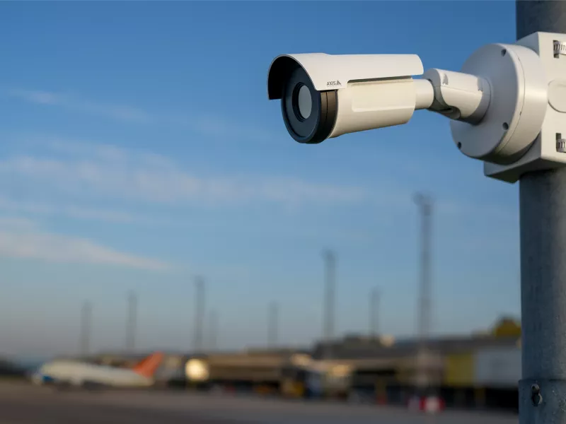 AXIS Q1972-E mounted on pole