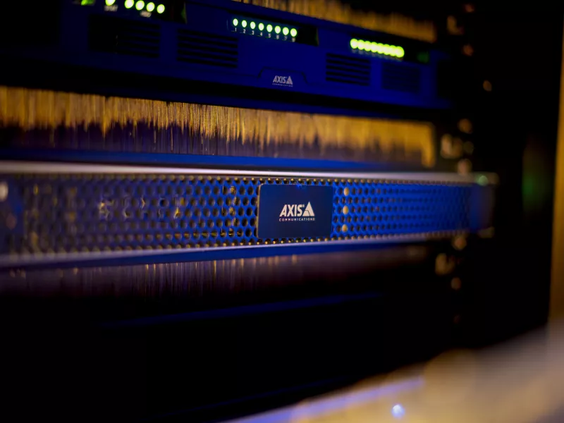 AXIS S1228 in Rack with angle
