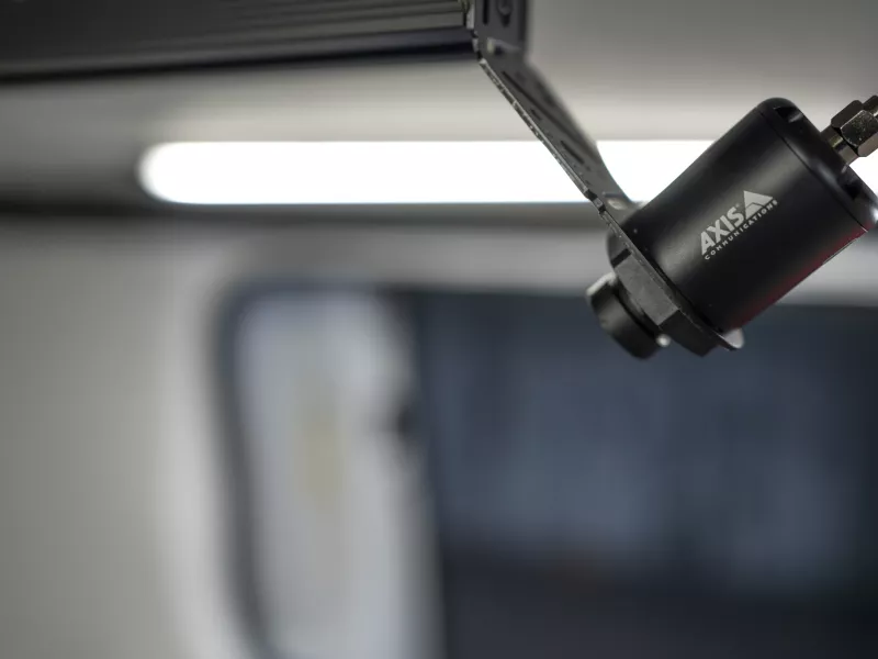 AXIS F2137-RE AXIS Fisheye Sensor in vehicle 