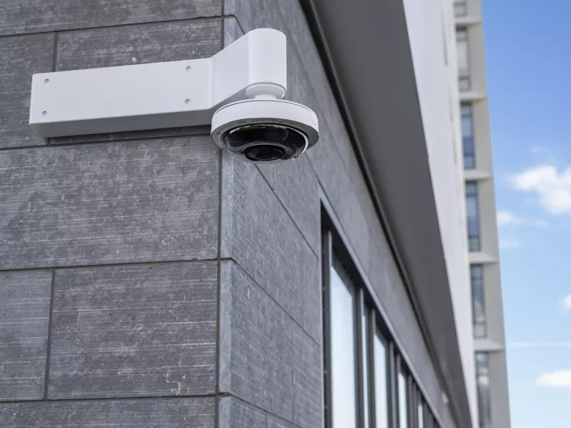 Outer corner with pendant kit and panoramic camera mounted on facacde