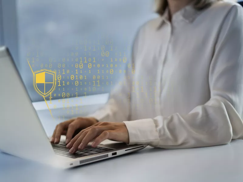 Cybersecurity_woman_on_laptop_01_cybersecurity_overlay