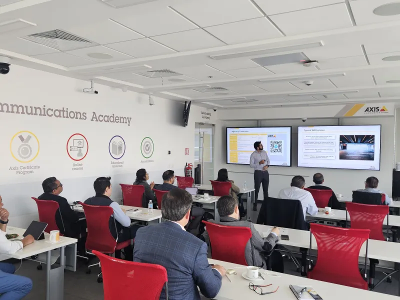 reinamento prático da academy no Axis Experience Center da Cidade do México
