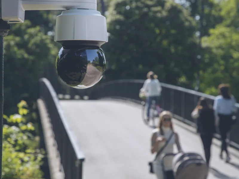 AXIS Q6135-LE PTZ Camera mounted on a pole overlooking a bridge 