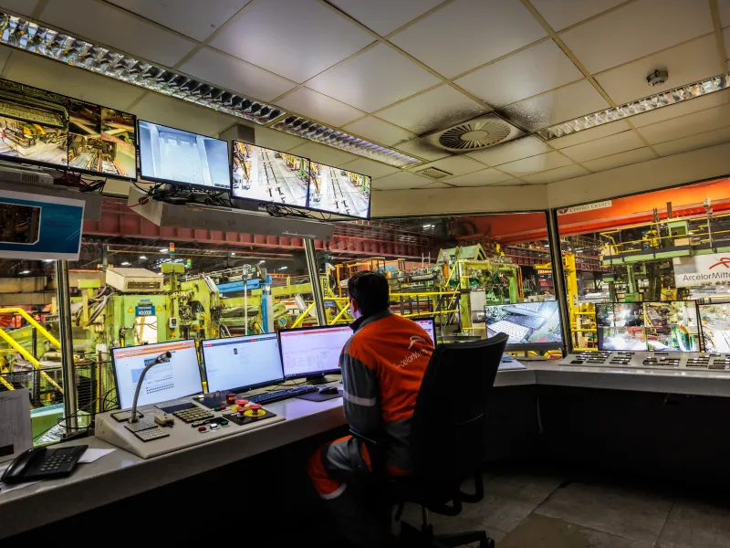 Control room with screens for video management of the production.