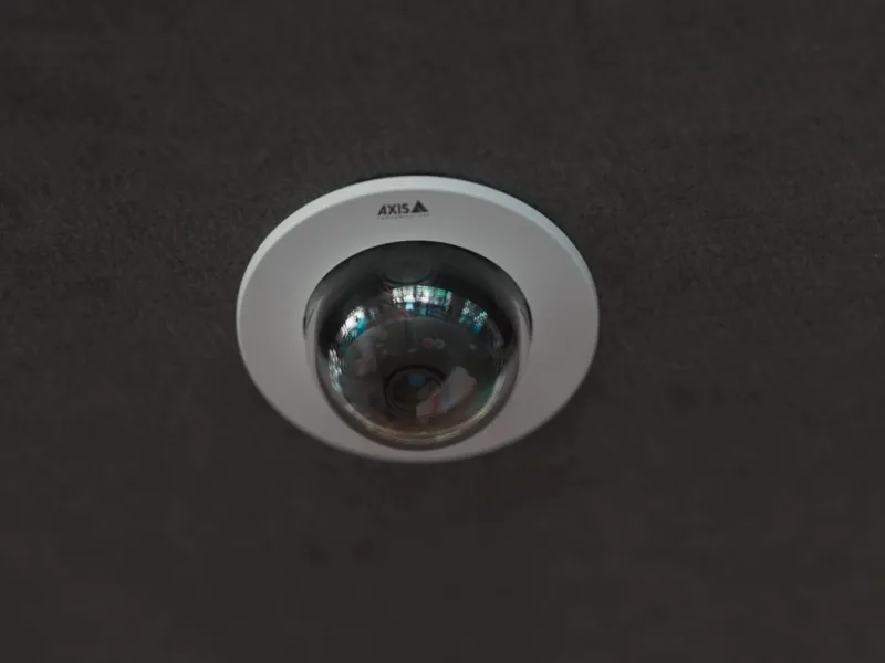 AXIS M3098-H mounted on ceiling 
