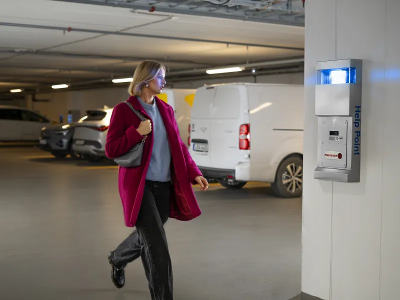 AXIS I9416 Help Point Kit. Emergency intercom that offers smooth installation in demanding environments. 