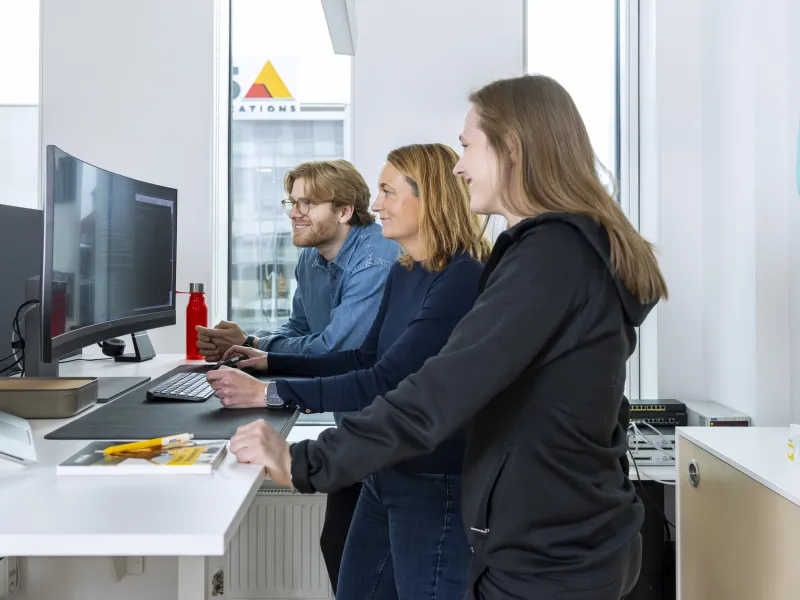 Isabel, Emma and Rikard working on a computer