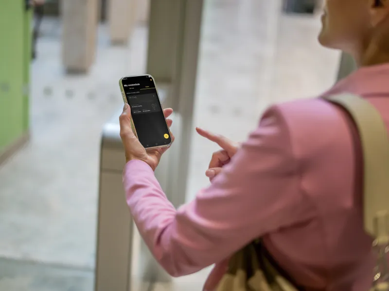 AXIS Mobile Credential, enables smooth mobile access using bluetooth credentials