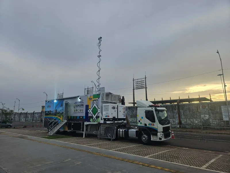 Mobile security operations center vehicle