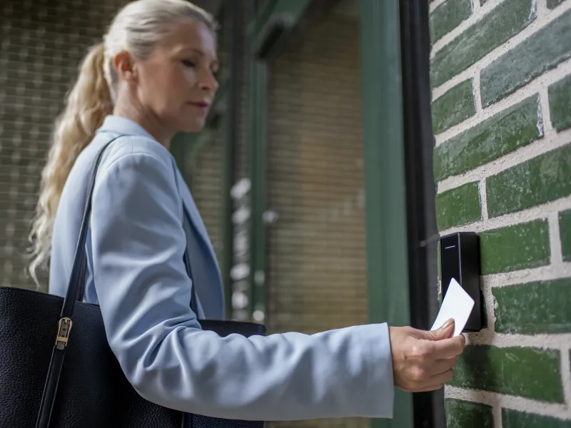 A4030-E, secure and compact access control reader