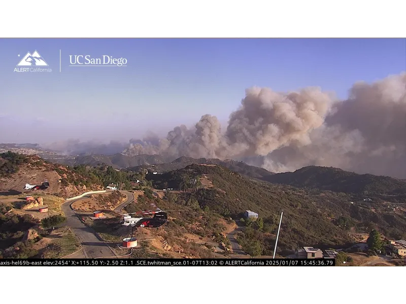 Palisades fire in California showing billowing smoke