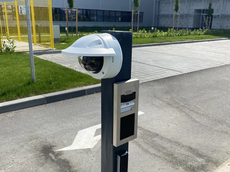 Palfinger uses a mixture of access control and network intercoms at the different entrances