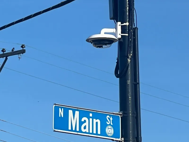 Camera on intersection pole in Centerville