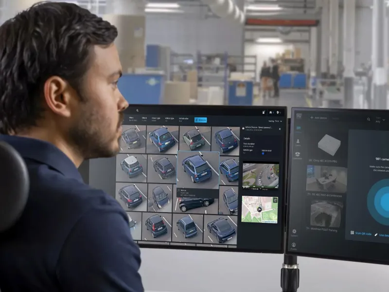 Man in front of multipel screens 