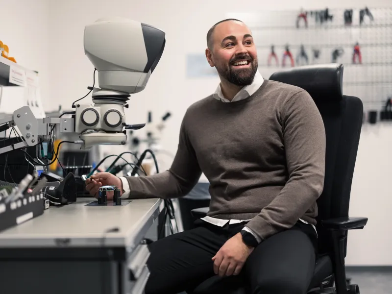 Axis employee Marko Stozinic testing equipment in a laboratory environment.