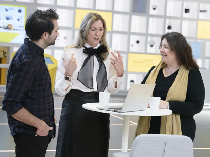 Axis colleagues having a conversation at the Axis Experience Center (AEC) in Lund.