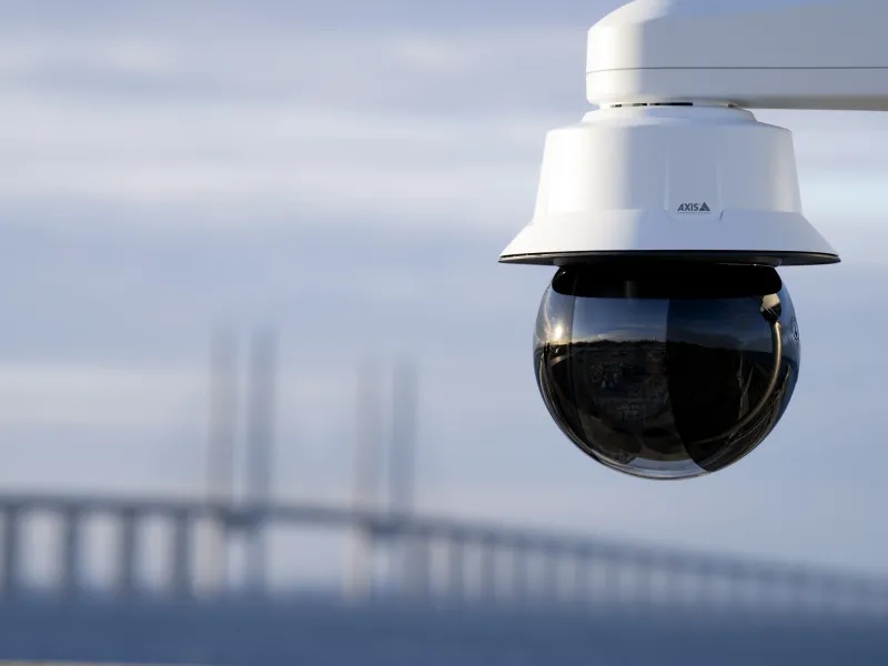 Network camera mounted in front of bridge 