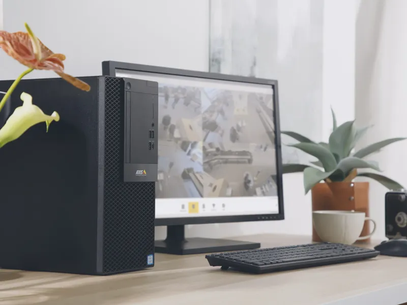 AXIS S1116 with screen on desk