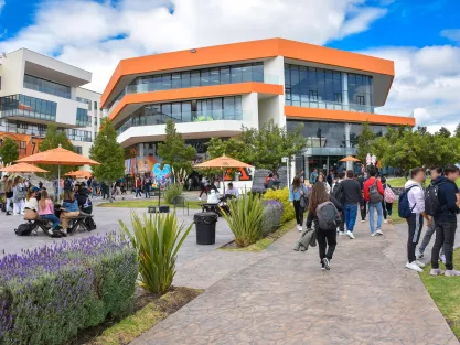Campus shot at Anahuac University with students