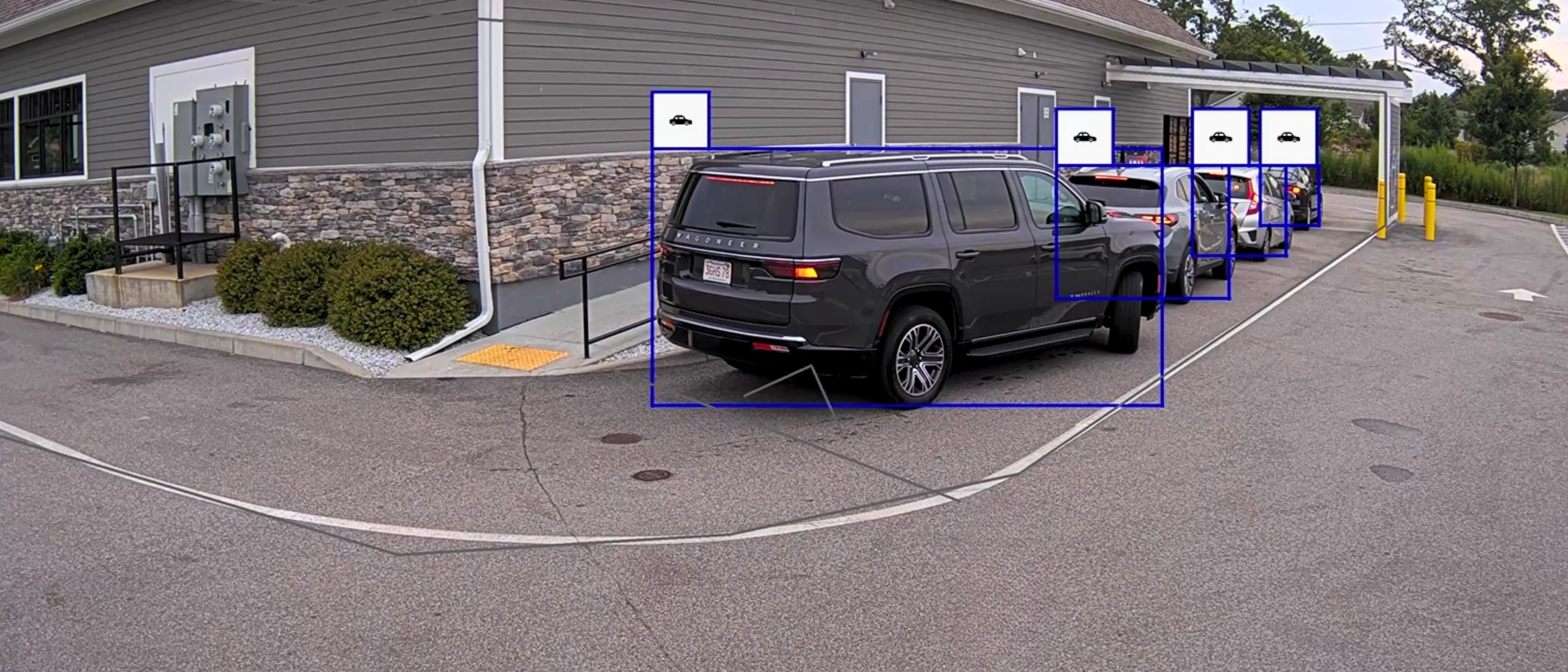 Cars in drive thru with AXIS Object Analytics overlay