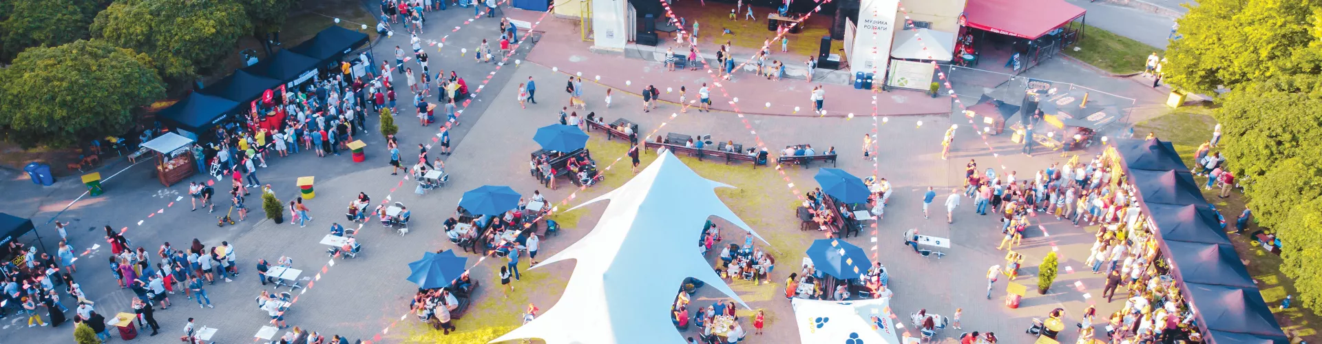 Concert in a park, picture taken from above