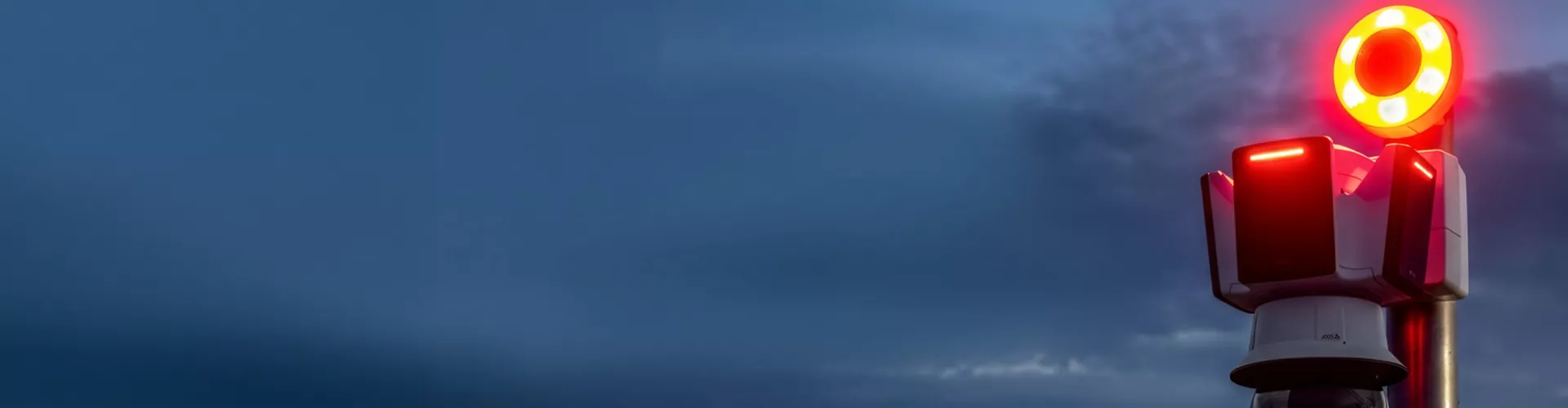 AXIS Strobe speaker with radar.