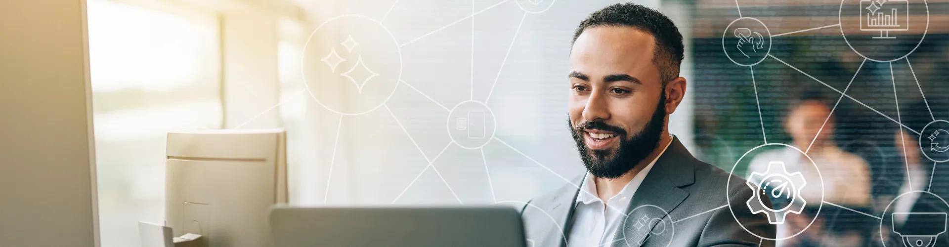 Man standing working in AXIS Optimizer