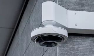 Banner with AXIS TP3302-E Corner Mount