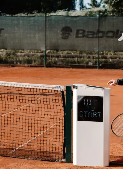 Tennis player starts game using Zenniz solution