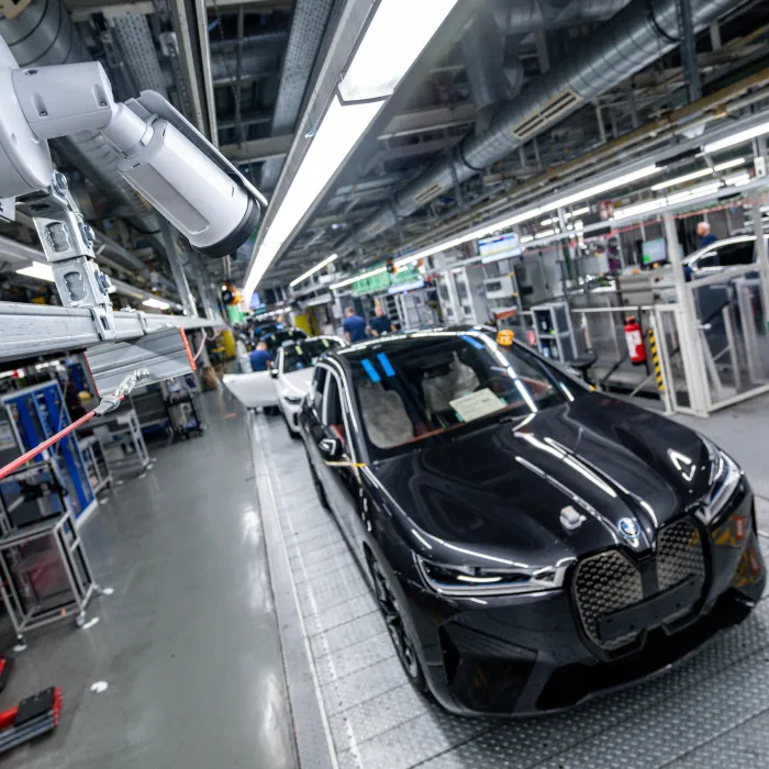 Axis cameras support innovative quality inspection in BMW Group vehicle production