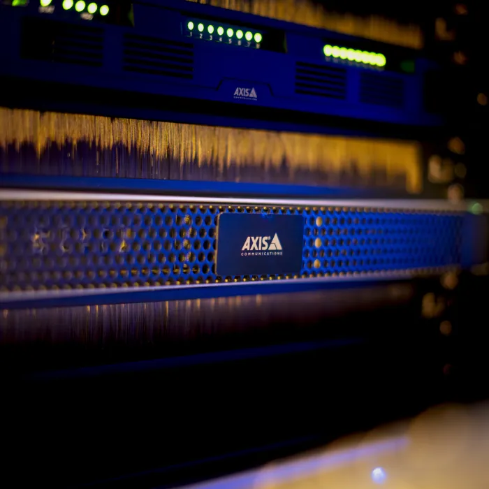 AXIS S1228 in Rack with angle