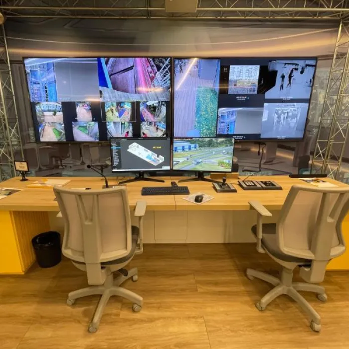 Scenario set up of a security room with a desk and monitors above in the AEC of Sao Paulo.