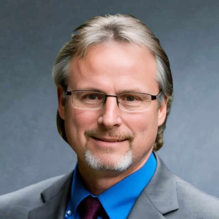 Headshot of Geoffrey Bauer.
