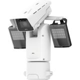 A câmera IP AXIS Q8685-LE possui proteção climática e manutenção remota