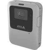 AXIS W110 Body Worn Camera grigia e quadrata con obiettivo nero e logo AXIS.