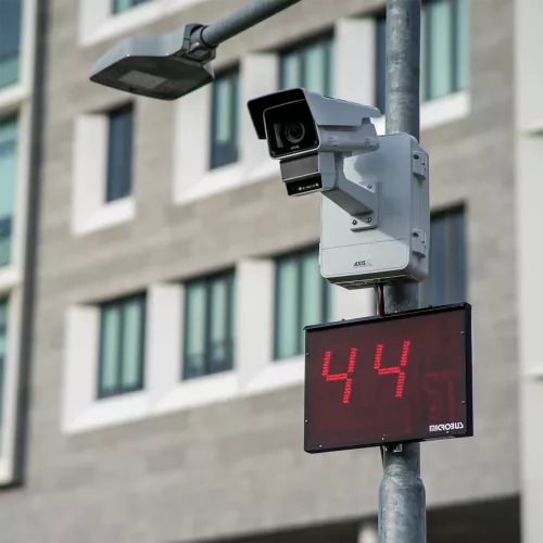 AXIS Radar Integration for Microbus, camera and speed sign mounted on a pole in an outdoor environment