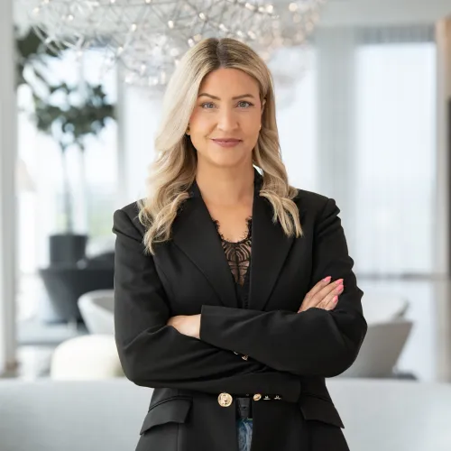 Sienna Cacan posing with arms over each other in an open spaced office.