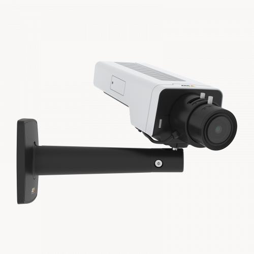 AXIS P1378 IP Camera는 흔들림 보정(EIS) 기능을 제공합니다. 이 카메라는 오른쪽 각도에서 본 것입니다.